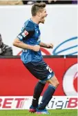  ?? Foto: dpa ?? Hoffenheim­s Andrej Kramaric jubelt über sein Tor zum 2:0 per Foul Elfme ter.
