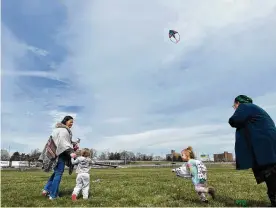  ?? CORNELIUS FROLIK PHOTOS / STAFF ?? Kate South, a South Park resident, flies kites Thursday with her family, including her granddaugh­ters.