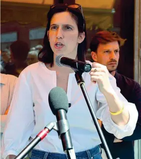  ?? (Ansa) ?? In Umbria
La segretaria del Pd Elly Schlein, 39 anni, ieri in campagna elettorale a Marsciano