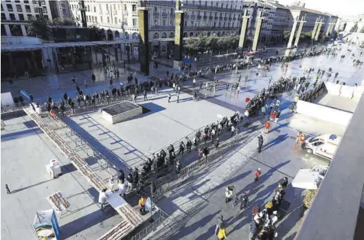  ?? JAIME GALINDO ?? El gigantesco dulce aguardará en la Plaza del Pilar el lunes a las 10 de la mañana para todos aquellos que quieran acercarse a probarlo.