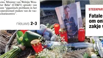  ??  ?? Vrienden legden bloemen neer op de plaats waar Jason Tollenaers werd neergestok­en.