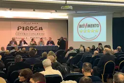  ??  ?? In assemblea Eletti e attivisti riuniti ieri all’hotel Piroga di Selvazzano