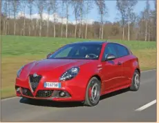  ??  ?? Le poids homologué de l’Alfa Romeo Giulietta est de 1 300 kg, toutefois, vu le gabarit et le faible couple moteur, une valeur de 1 000/1 100 kg nous semble le maximum pour conserver tout l’agrément de conduite en traction.