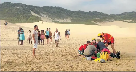  ?? Picture: DAVID MACGREGOR ?? SURVIVAL STRUGGLE: Rescue workers try to save the life of a drowning victim on New Year’s Day