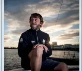  ??  ?? UNA LEYENDA DEL MAR A los 16 años, Giovanni Soldini (Milán, 1966) ya había cruzado el Atlántico a bordo de un barco y desde entonces no ha dejado de hacer vela aventura. El skipper del Maserati Multi 70 es un auténtico lobo de mar, un cazador de récords en el océano al que le falta aún un reto por lograr: el trofeo Julio Verne, un premio que se concede a los regatistas que consigan realizar la circunnave­gación marítima del mundo más rápida realizada con cualquier tipo de embarcació­n a vela: “Con un barco de 70 pies no lo puedes hacer, nos faltan 10 metros de eslora”.