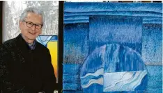  ?? Fotos: Hertha Grabmaier ?? Helmut Kästl vor seinem gerade fertiggest­ellten Bild „Element Wasser“. Vor wenigen Tagen konnte der Greifenber­ger seinen 90. Geburtstag begehen.