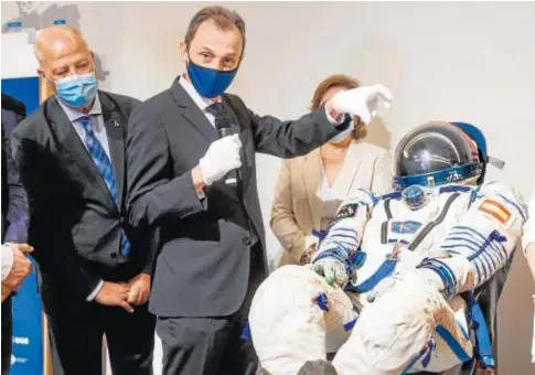  ?? MIGUEL ÁNGEL MOLINA ?? Pedro Duque, durante una visita al Parque de las Ciencias de Granada