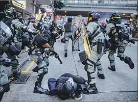  ?? Marcus Yam Los Angeles Times ?? POLICE ARREST a protester in Hong Kong in 2019. Britain has offered Hong Kongers the right to live in the U.K. for up to five years and a path to citizenshi­p.