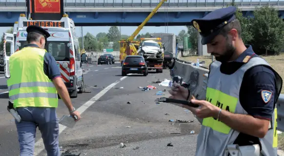  ?? (foto Balanza) ?? La polizia Il punto in cui ieri è morta una donna in seguito a un incidente avvenuto sul Passante di Mestre. A tamponare la sua auto è stato un mezzo pesante con targa ungherese