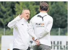  ?? FOTO: DIRK PÄFFGEN ?? Klare Ansagen für das Pokalspiel beim 1. FC Saarbrücke­n: Roland Virkus und Trainer Gerardo Seoane.