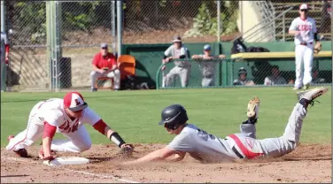  ?? PHOTOS BY MIKE BUSH/ NEWS-SENTINEL ?? Above: Lodi first baseman Evan Webb tags out Lincoln's Vincent Crook in the top of the second inning of Tuesday's TCAL baseball game at Zupo Field. Left: Lodi coach Hobie Schultz (right) and runner Jonathan Charboneau watch Lincoln pitcher Samuel Bones.