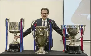  ?? FOTO: MD ?? Toni Freixa, con los trofeos de la Liga, la Copa y la Champions League