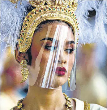  ?? AFP ?? A Thai dancer wearing a face shield prepares to perform during an event at Bangkok National Museum. Thailand plans to invest $15.2bn in a bid to revive the country’s Covid-hit economy.