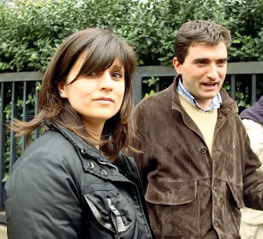  ?? Ha scontato la pena ?? Annamaria Franzoni con il marito Stefano Lorenzi nel 2007 all’esterno della Procura di Bologna