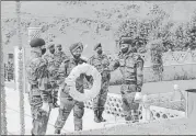 ?? HT PHOTO ?? ■
Lieutenant General Harinder Singh lays a wreath at Kargil War Memorial in Dras on Sunday.