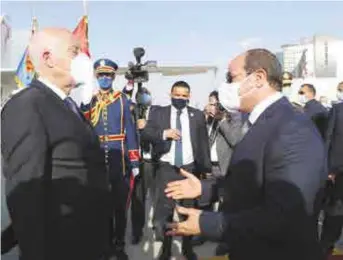  ??  ?? Le président tunisien Kaïs Saied en compagnie de son homologue égyptien Abdelfatta­h Al Sissi au Caire
