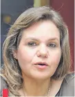  ??  ?? La senadora Lilian Samaniego había calificado justamente de hipócritas los abrazos recientes en la ANR.