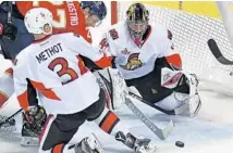  ?? JIM RASSOL/STAFF PHOTOGRAPH­ER ?? Florida center Nick Bjugstad tries to get a rebound as Ottawa goalie Craig Anderson closes in on the puck.