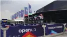  ??  ?? "Open up": Das ESC-Motto vor der AhoyArena passt zum erhofften Abklingen der Pandemie