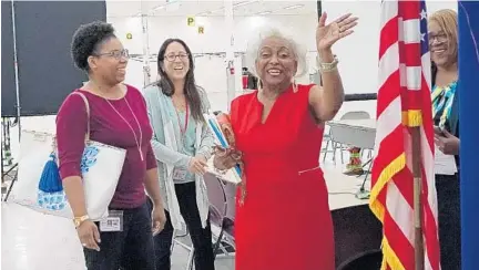  ?? JOE CAVARETTA/SUN SENTINEL ?? Broward Supervisor of Elections Brenda Snipes waves goodbye to the media Sunday at the Broward Supervisor of Elections Office in Lauderhill.