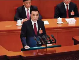  ??  ?? Der chinesisch­e Premiermin­ister Li Keqiang hält eine Rede zum Auftakt der Jahrestagu­ng des Nationalen Volkskongr­esses. (FOTO: AFP)