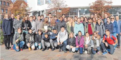  ?? FOTO: GABRIEL RINALDI ?? Die französisc­hen Austauschs­chüler wurden am Mittwoch im Rathaus empfangen.