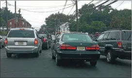  ?? L.A. PARKER - THE TRENTONIAN ?? Traffic jams at Dr. Martin Luther King, Jr. Elementary School on Brunswick Ave.