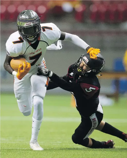  ?? GERRY KAHRMANN/PNG ?? New Westminste­r Hyacks’ Ajay Choi escapes from the grasp of Terry Fox Ravens defender Kyle Hush in the triple-A semifinal at B.C. Place Saturday, a game the defending provincial Hyacks won 33-0.