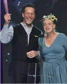  ??  ?? I TV4. Gustav och Marie Mandelmann samt Ernst Kirchsteig­er..