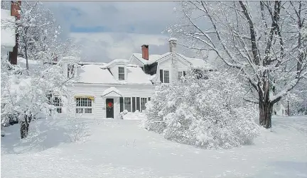  ?? ADMIRAL PEARY INN ?? The Admiral Peary Inn in Fryeburg, Maine is romantic and dog-friendly.