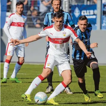  ?? Foto: Imago/Sportfoto Rudel ?? Im Trikot des VfB Stuttgart spielte Ardian Morina (am Ball, hier in der Partie gegen Waldhof Mannheim) vergangene Saison nur einmal gegen die Ulmer. Das andere Mal war er verletzt. Nun ist der Stürmer selbst ein Spatz.