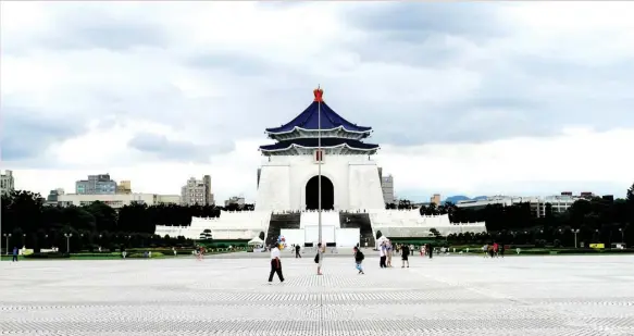  ??  ?? The Chiang Kai-shek Memorial Hall