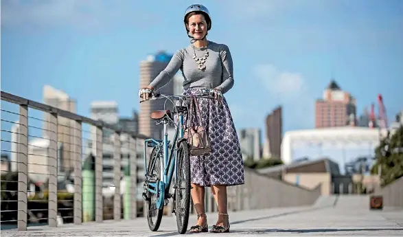  ?? LAWRENCE SMITH/FAIRFAX NZ ?? Kathryn King says now is the perfect time to be considerin­g a bike share programme.