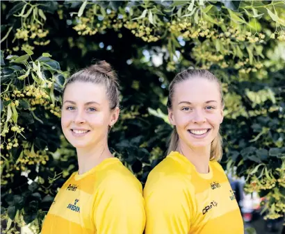  ?? BILD: CHRISTINE OLSSON ?? Systrarna Sophie och Louise Hansson, till höger, är svenska medaljhopp i VM efter deras individuel­la genombrott i fjol.