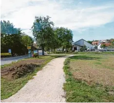  ?? Foto: Michler ?? In Kirchheim am Ries wird derzeit eine Flurneuord­nung durchgefüh­rt. Bei einer Rundfahrt ging es um den aktuellen Stand.