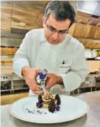  ??  ?? CHEF DE MISSION
Arun Sundararaj, the Executive Chef at the Delhi Taj (left) uses fish dipped in a batter of maida, whereas, Chef Julia Carmen Desa (right) uses semolina (rava) to coat her fish