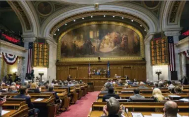  ?? AP PHOTO/ANDY MANIS FILE ?? Wisconsin Gov. Scott Walker addresses a joint session of the Legislatur­e in the Assembly chambers at the state Capitol in Madison, Wis., on Jan. 10, 2017.