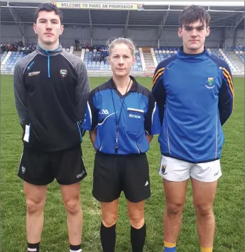  ??  ?? Sligo captain Joe Keaney, referee Michelle Mulvey and Wicklow captain Sam Kearney before the coin toss.