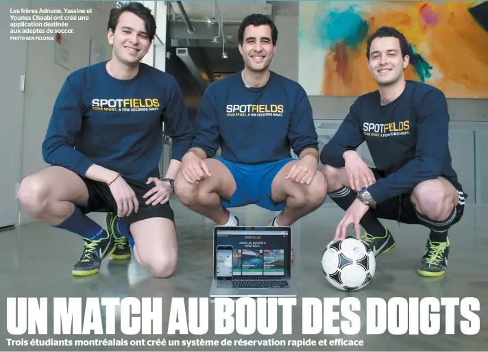  ?? PHOTO BEN PELOSSE ?? Les frères Adnane, Yassine et Younes Chaabi ont créé une applicatio­n destinée aux adeptes de soccer.