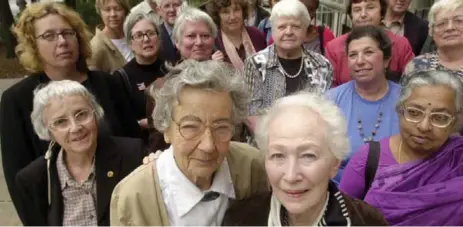  ?? TANNIS TOOHEY/TORONTO STAR FILE PHOTO ?? Ursula Franklin, centre left, was a renowned scientist, University of Toronto professor and social justice activist. She died Friday in Toronto at 94.