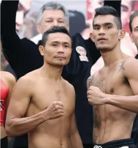  ?? CONTRIBUTE­D FOTO/ TOM HOGAN OF 360 PROMOTIONS ?? ADVANTAGE. Despite fighting someone who is taller and younger, Edito Villamor sees Donnie Nietes (left) extending his win streak when he takes on Aston Palicte.