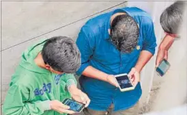  ?? WASEEM ANDRABI/ HT ?? Youngsters surf the internet on their phones after hacking into a Wi-fi network in Srinagar as mobile internet remains suspended in the conflict-hit Kashmir.