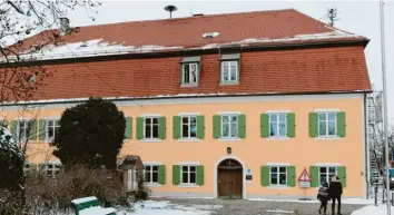  ?? Archivfoto: Julian Leitenstor­fer ?? Die Bauarbeite­n am Pfarrhof in Unteriglin­g haben mittlerwei­le begonnen. Nach Abschluss sollen 20 Plätze für die Tagespfleg­e zur Verfügung stehen.