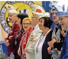  ?? FOTO: BECKER & BREDEL ?? Beim Ordensfest der Daarler Dabbese hielt es in der Scharnhors­thalle von St. Arnual niemanden auf den Stühlen.