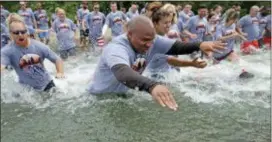  ?? JOSHUA GUNTER — THE PLAIN DEALER VIA AP ?? Browns head coach Hue Jackson, owner Dee Haslam and other team employees run into Lake Erie on Friday to take the 0-16 plunge Jackson promised in Bay Village, Ohio. Jackson said he would jump into one of the Great Lakes if the Browns equaled 2016’s...