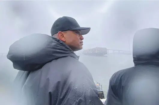  ?? ERIN COX/FOR THE WASHINGTON POST ?? Maryland Governor Wes Moore tours the wreckage of the Francis Scott Key Bridge on Wednesday, a day after the Dali container ship crashed into it.