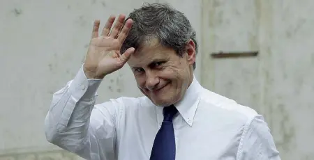  ??  ?? Imputato L’ex sindaco Gianni Alemanno rischia di essere condannato per l’accusa di finanziame­nto illecito