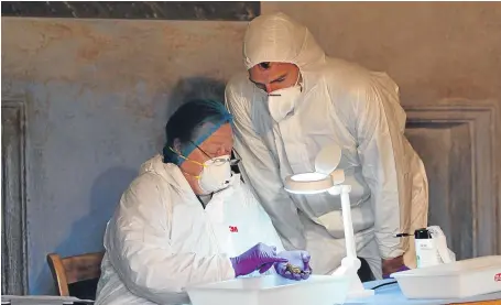  ?? Pictures: Peter Jolly. ?? Professor Dame Sue Black and television historian Dan Snow examine forensic evidence.