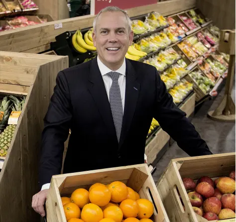  ??  ?? Tesco Ireland chief executive Andrew Yaxley in the chain’s revamped Stillorgan outlet. Picture by David Conachy