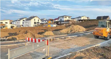  ?? FOTO: SCHICK ?? Noch ist unklar, wann die Vergabe der Bauplätze im Gebiet „Halde“neu gestartet werden kann.